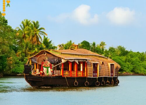 Celebrate Onam with Alleppey Houseboat Packages – A Festive Backwater Journey